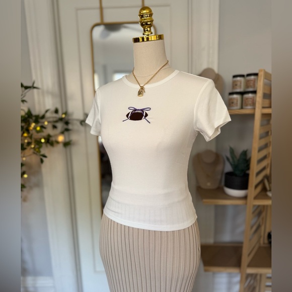 NWT Le Lis White Tee with Embroidered Bow and Football - Picture 1 of 5
